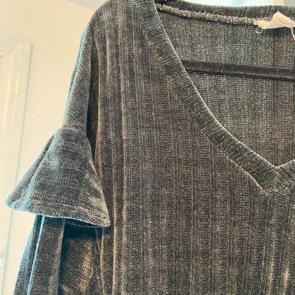 Boutique Adorable Sweater - Picture 4 of 6